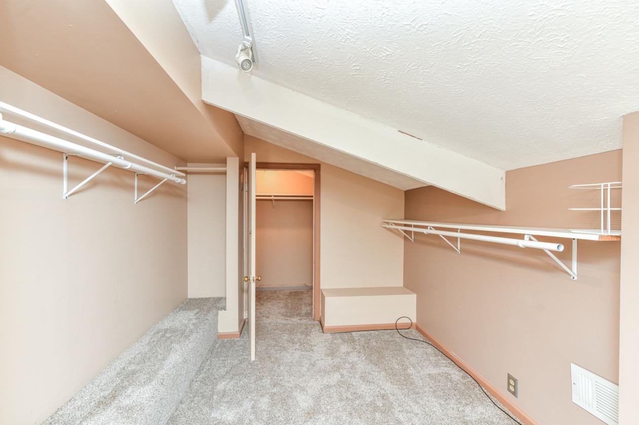 26 -Ac Horse Facility - Apartment, Lounge, etc - photo 25