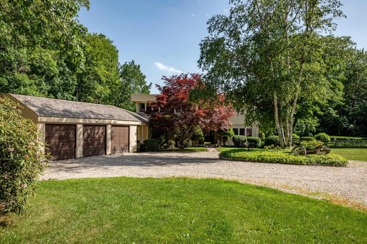 Secluded contemporary with new horse facilities - photo 8