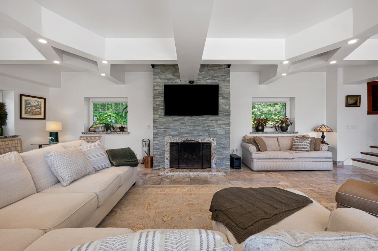 Barn Luxury Reimagined on 4.64 acres - photo 14