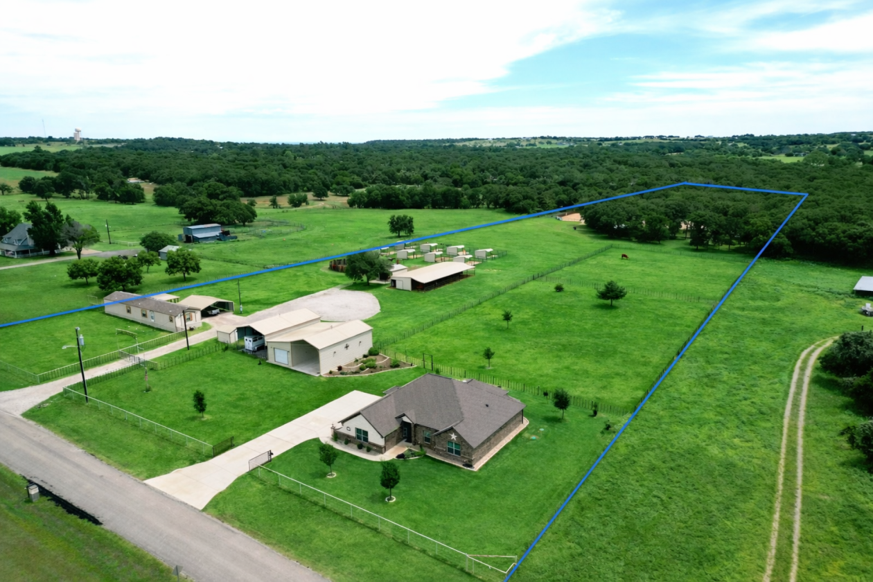 Turnkey 9.58 Acre Equine Facility - 2 Homes - photo 5