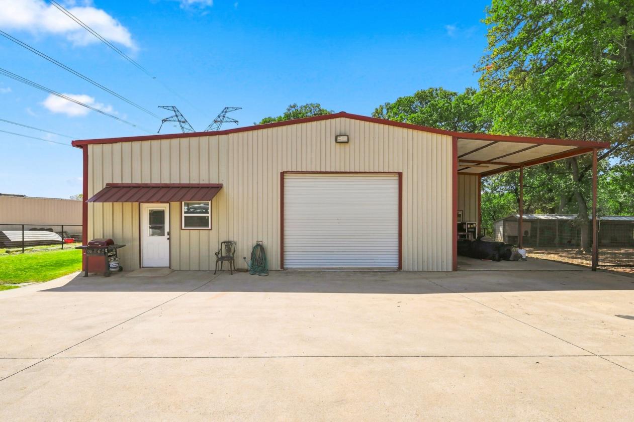 Texas Hill Country-Inspired Custom Home - photo 16