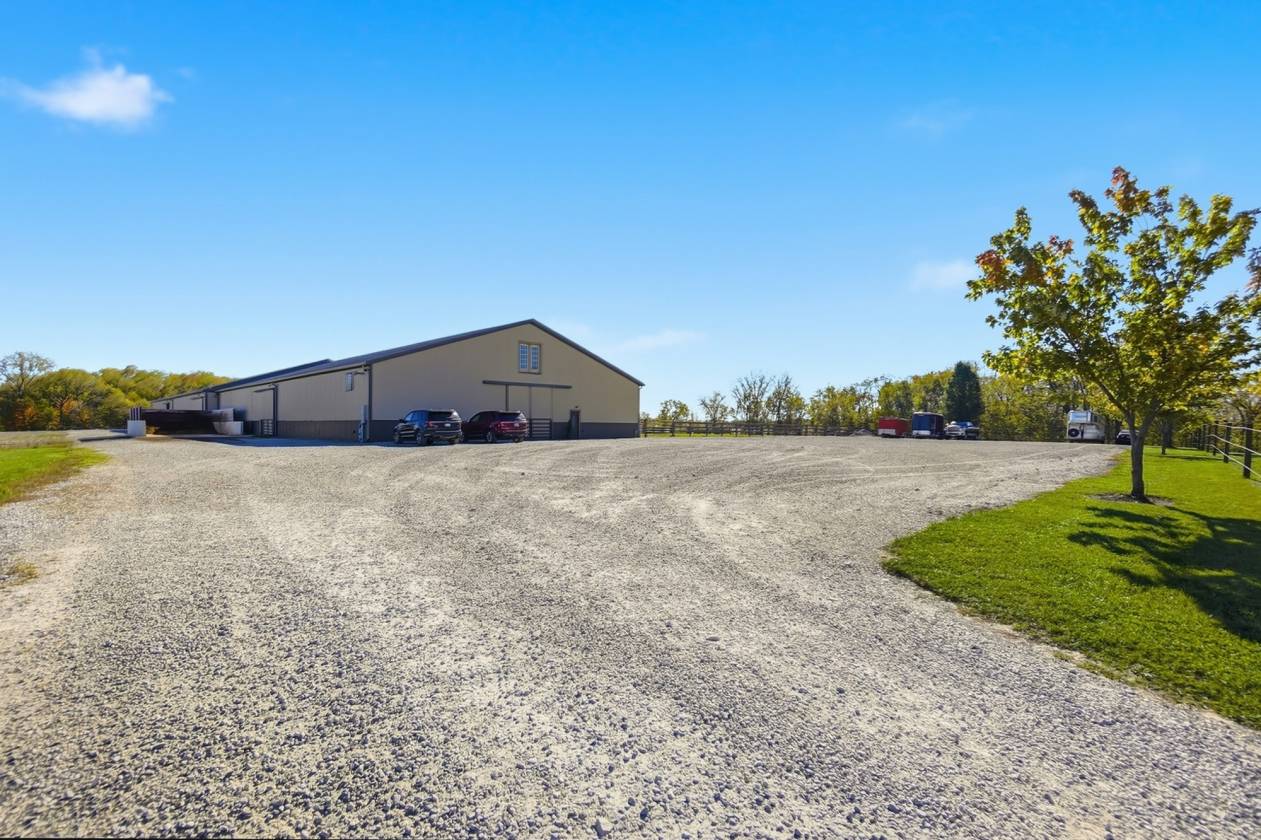 Professional Equestrian Facility on 17 acres - photo 7