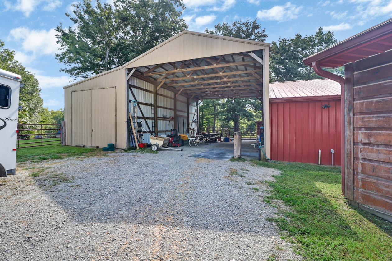 Spacious Cabin in BSF Equestrian community - photo 6