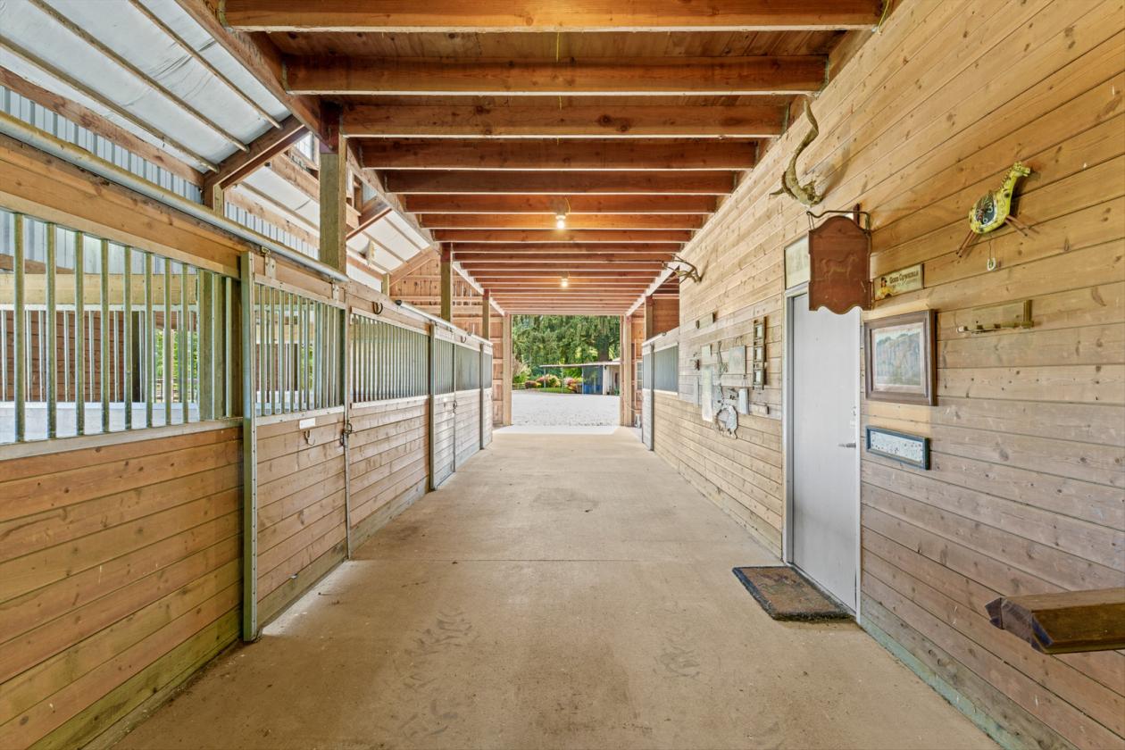 Charming horse property on private lane - photo 18