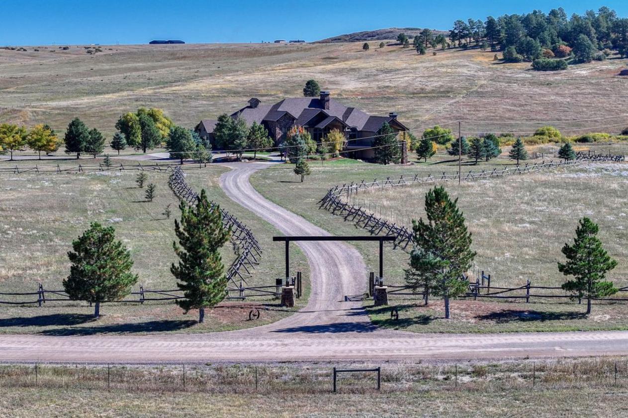 Timeless Equestrian Living Made for Entertaining - photo 15