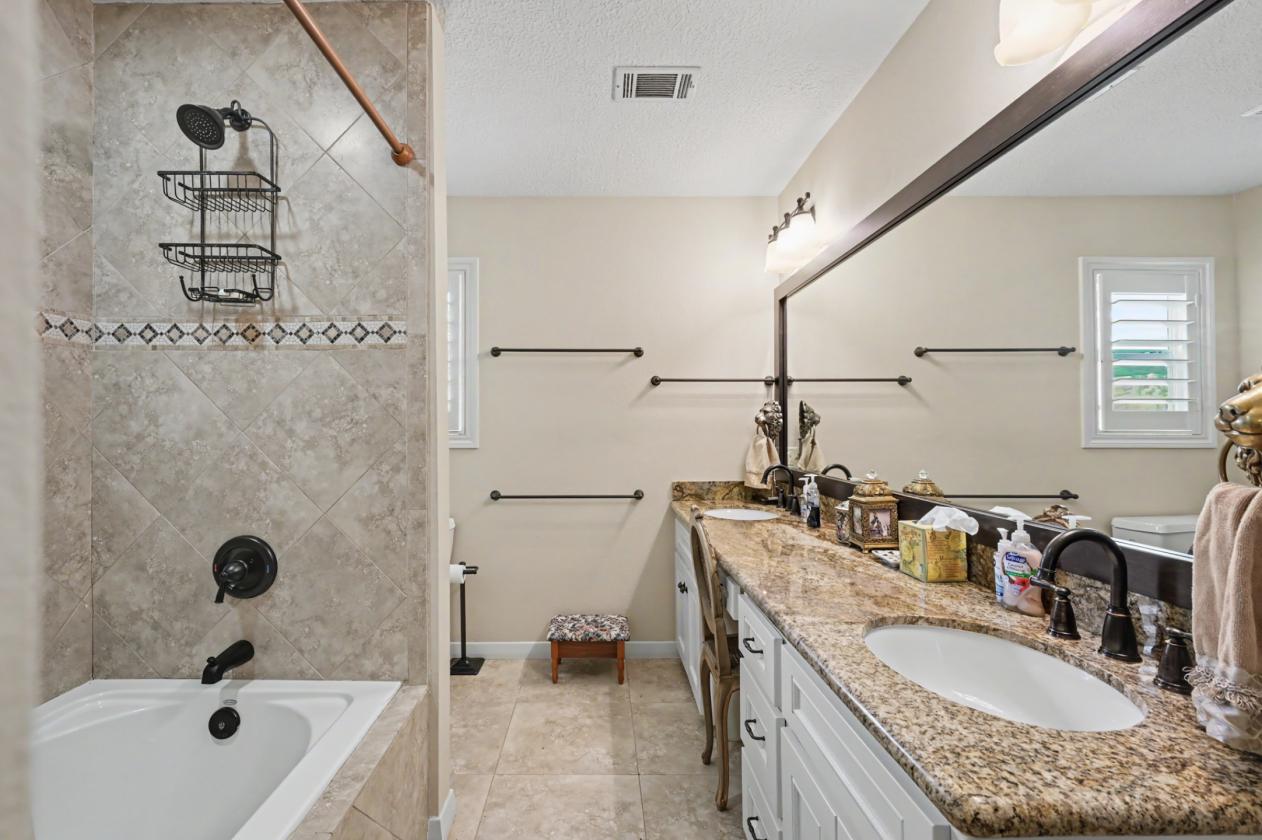 Private Equestrian Estate with guest house - photo 25