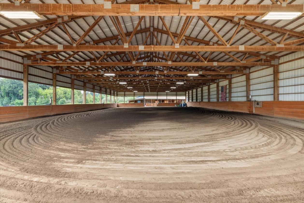 35 Stall Barn with Arena on 20 Acres - photo 10