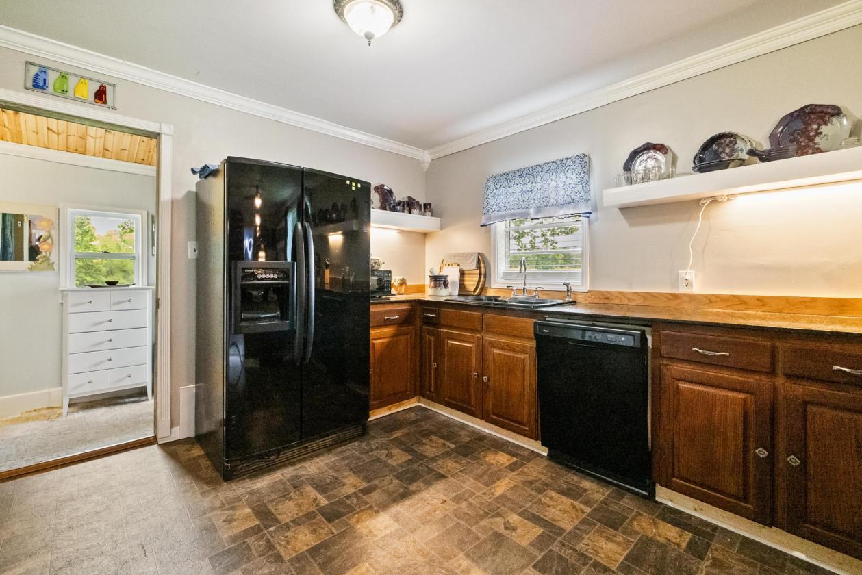 Beautiful Restored Farm House & The Perfect Land - photo 4