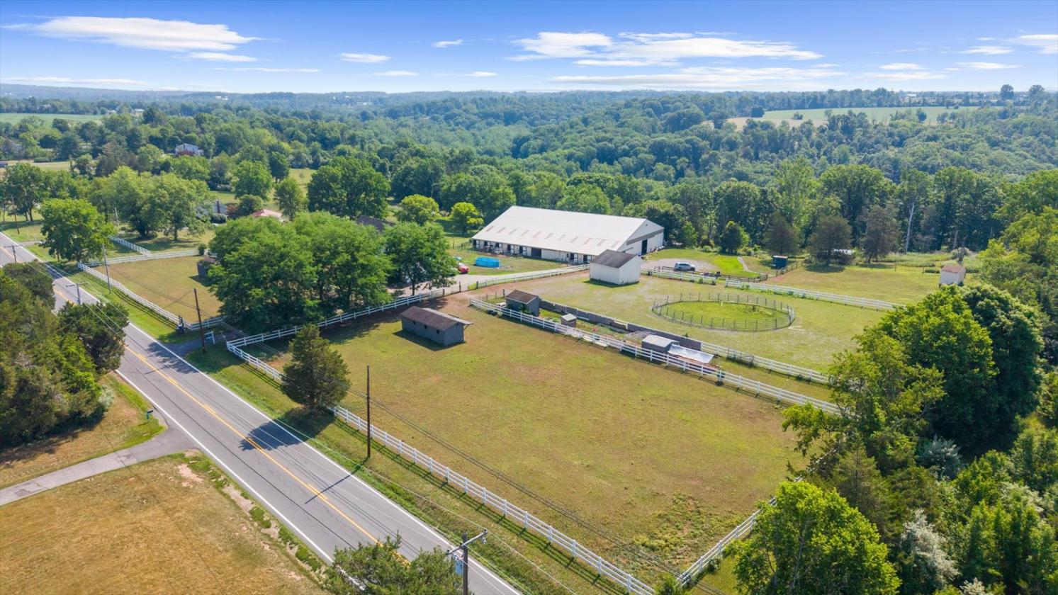 Horse property with large indoor arena - photo 2