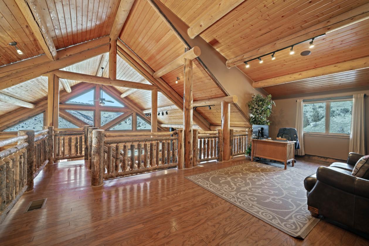 Dream log home on 20 Acres - Fenced & Ready - photo 14