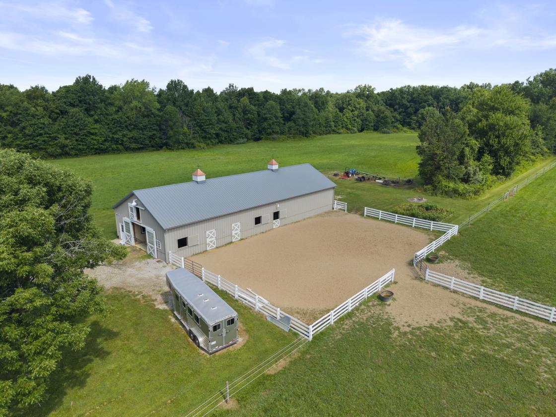 Luxurious Equine Property 27.9 acres Big New Barn - photo 7