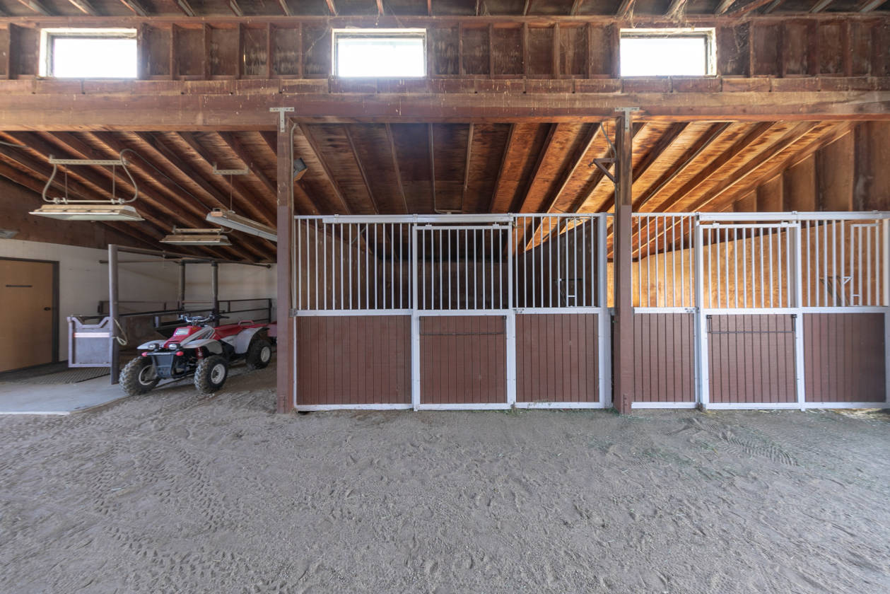 Stunning Single Story Ranch Home On 9 + Usable Acres Leona Valley