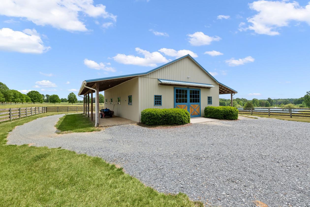Gated 31.5-Acre Luxury Equestrian Estate With Pond - photo 24