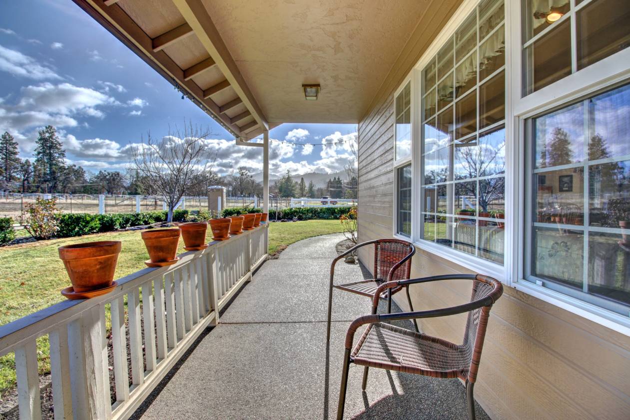 Southern Oregon Equestrian Estate Medford, Jackson County, Oregon