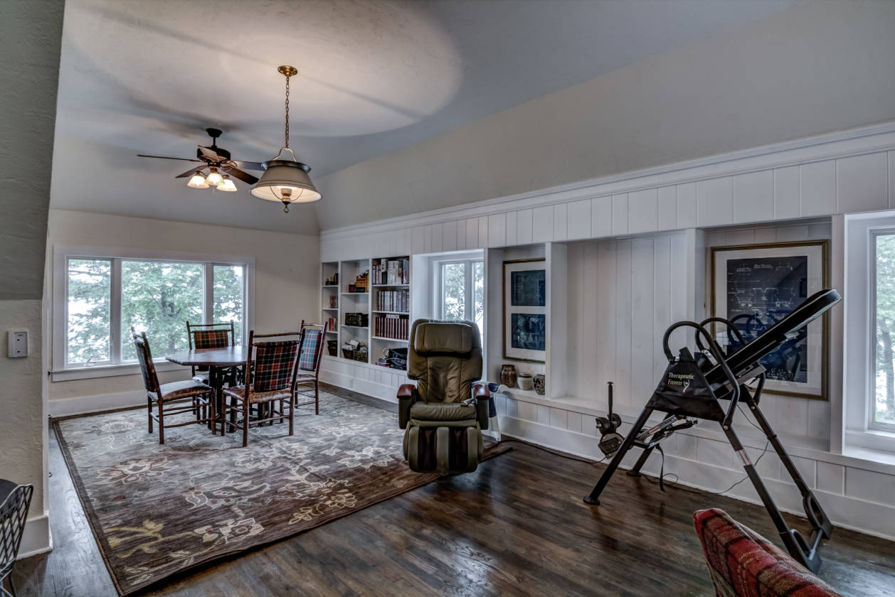 PRICE REDUCED!Luxury, ONEOFAKIND, estate!! 28+ acres on Beautiful