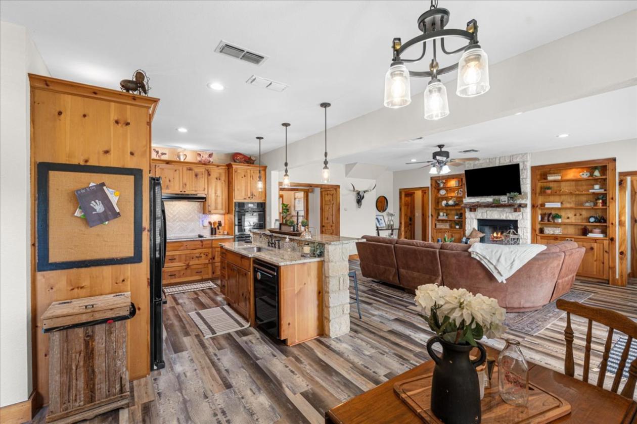 Custom home on 33 Acres! - photo 11