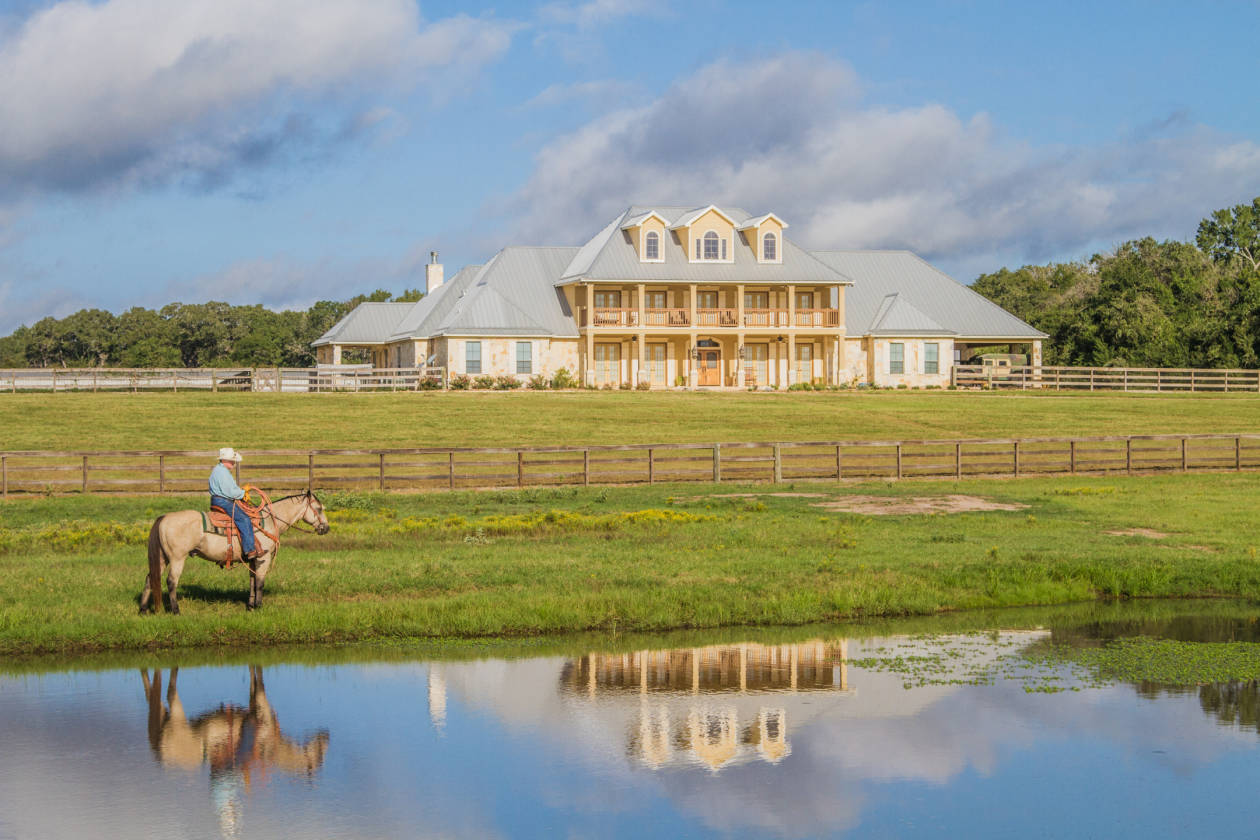 Luxury Home and Stables minutes from College Station, TX Caldwell