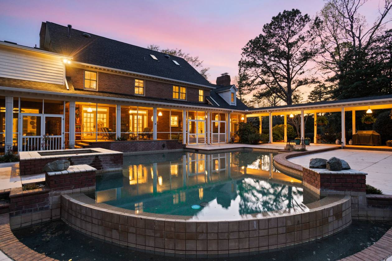ROUX MANOR | AN EQUESTRIAN ESTATE & MINI FARM - photo 4