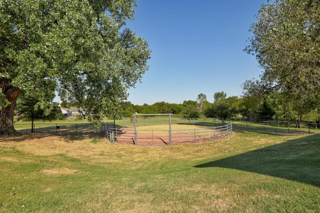 Luxury Living Meets Equestrian Elegance! - photo 29