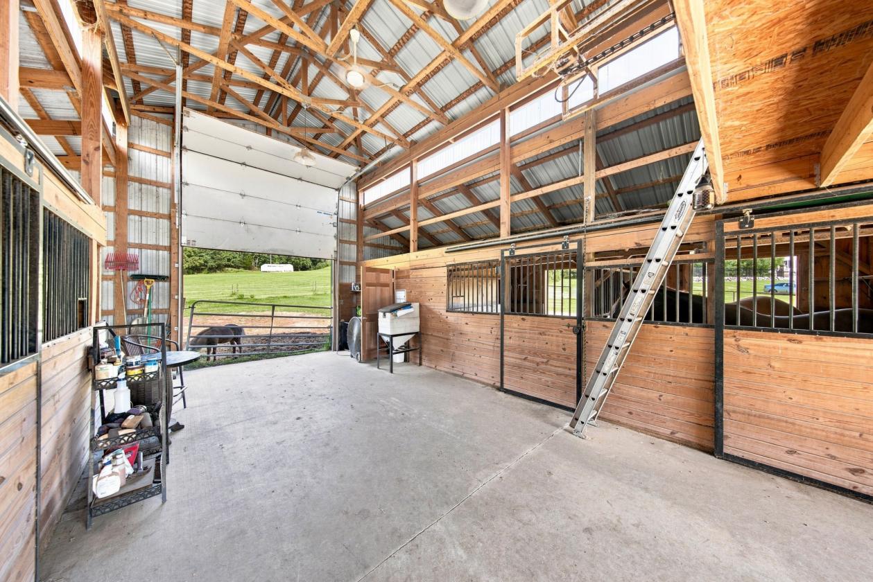 Equestrian Haven: Pool, Barns, Paddocks & More - photo 7