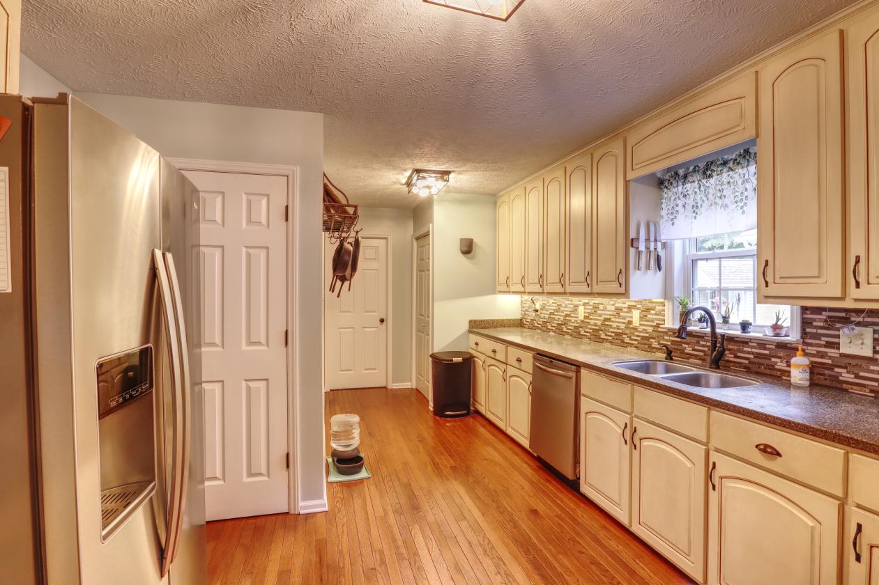 Turnkey Country Retreat on 8 Private Acres - photo 8