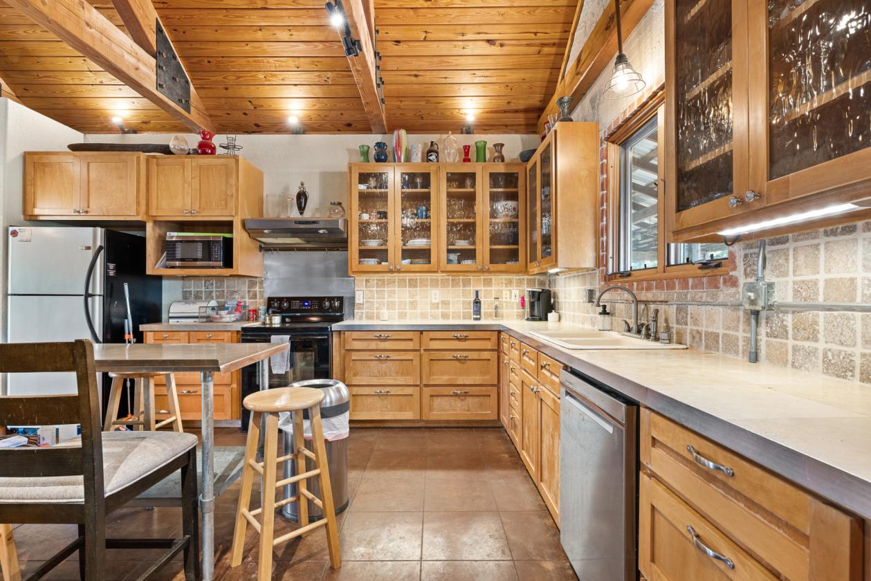 Income Producing Hill Country Retreat - photo 3