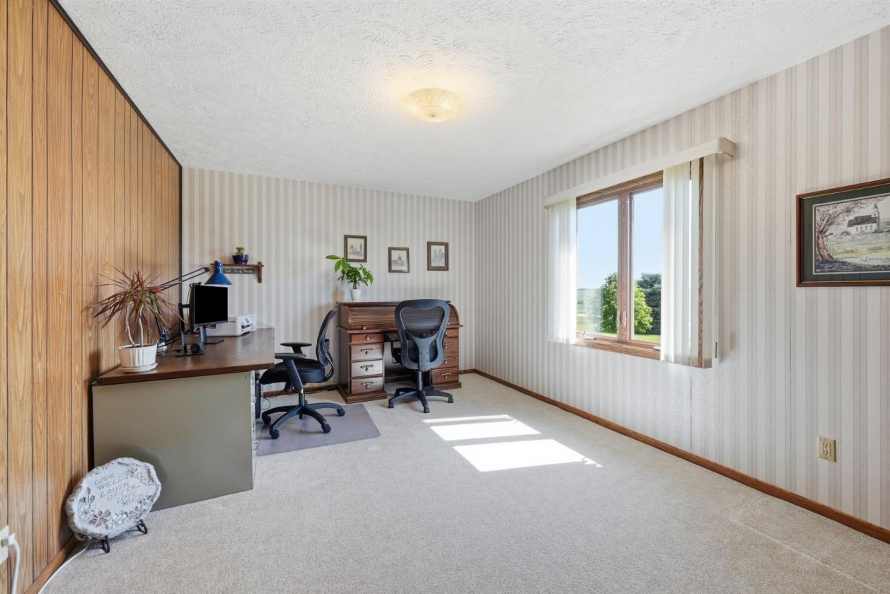 Meticulously Well Maintained Acreage! - photo 11