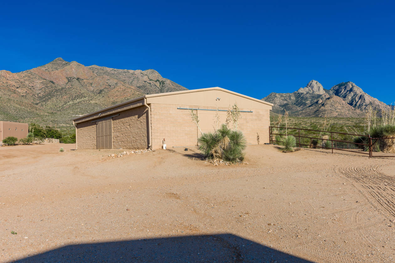 New Mexico Horse Property With AMAZING Riding Opportunities! Las