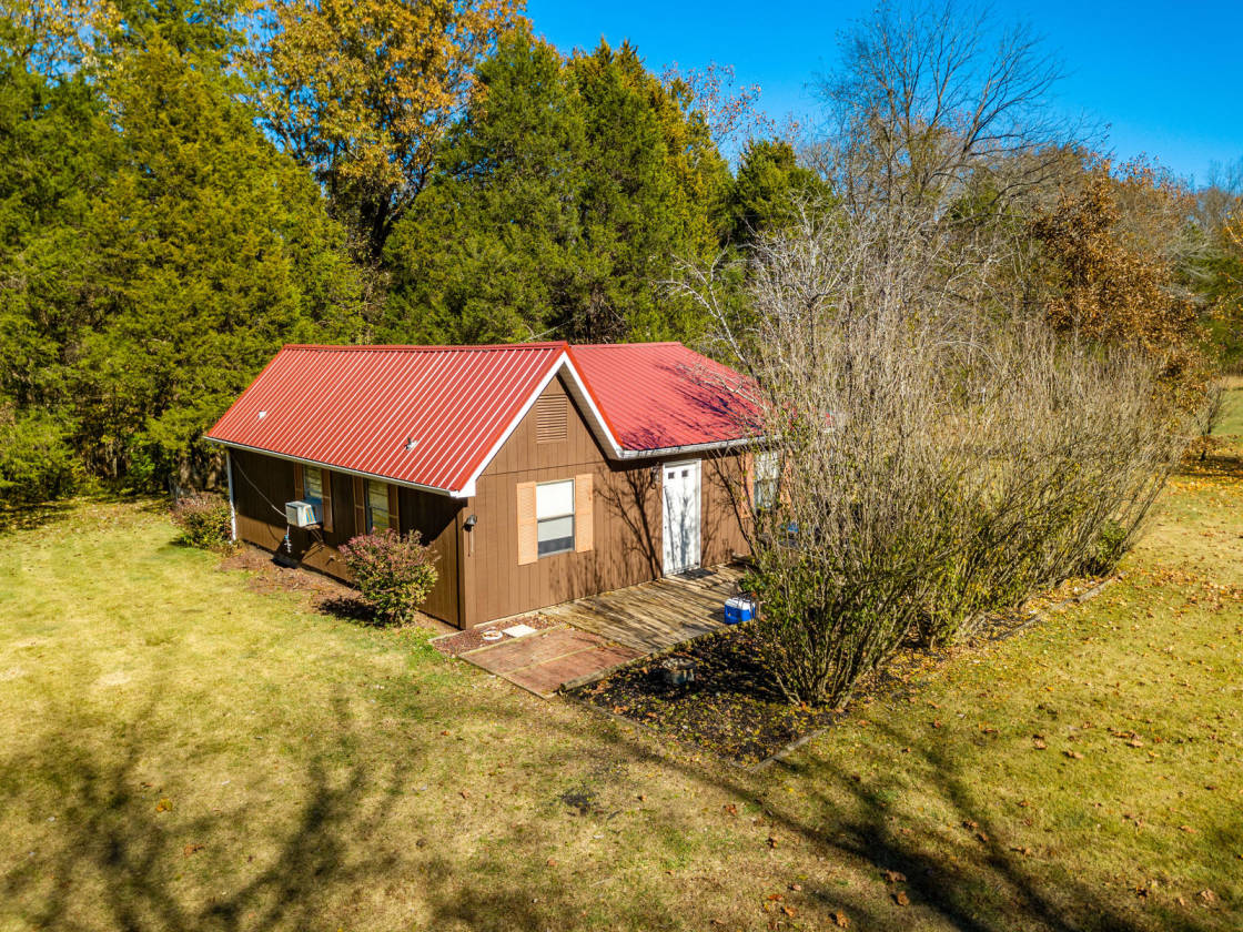 Home on 16 acres with River Frontage Guest home... Bonne