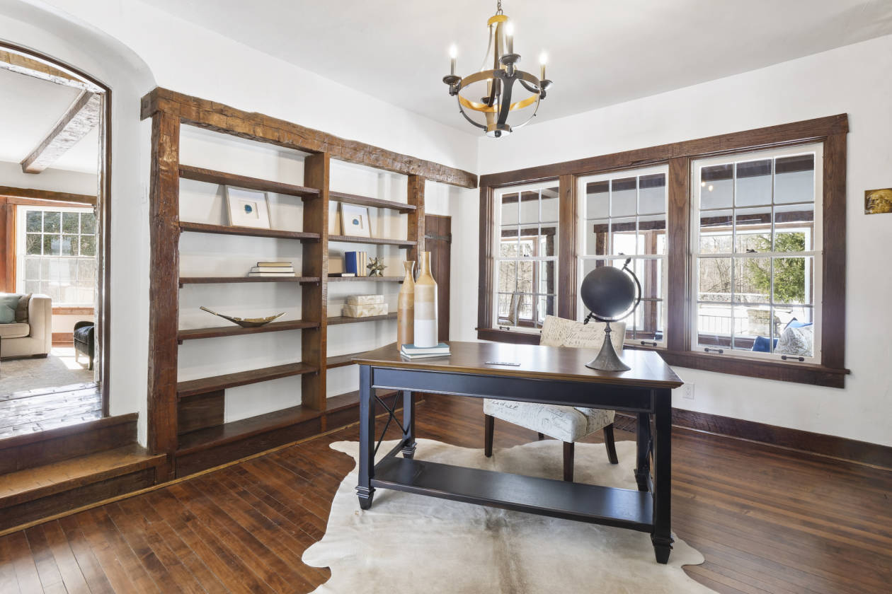 to Little Meadowmere, built in 1890, a historic Colonial... Mequon, Ozaukee County