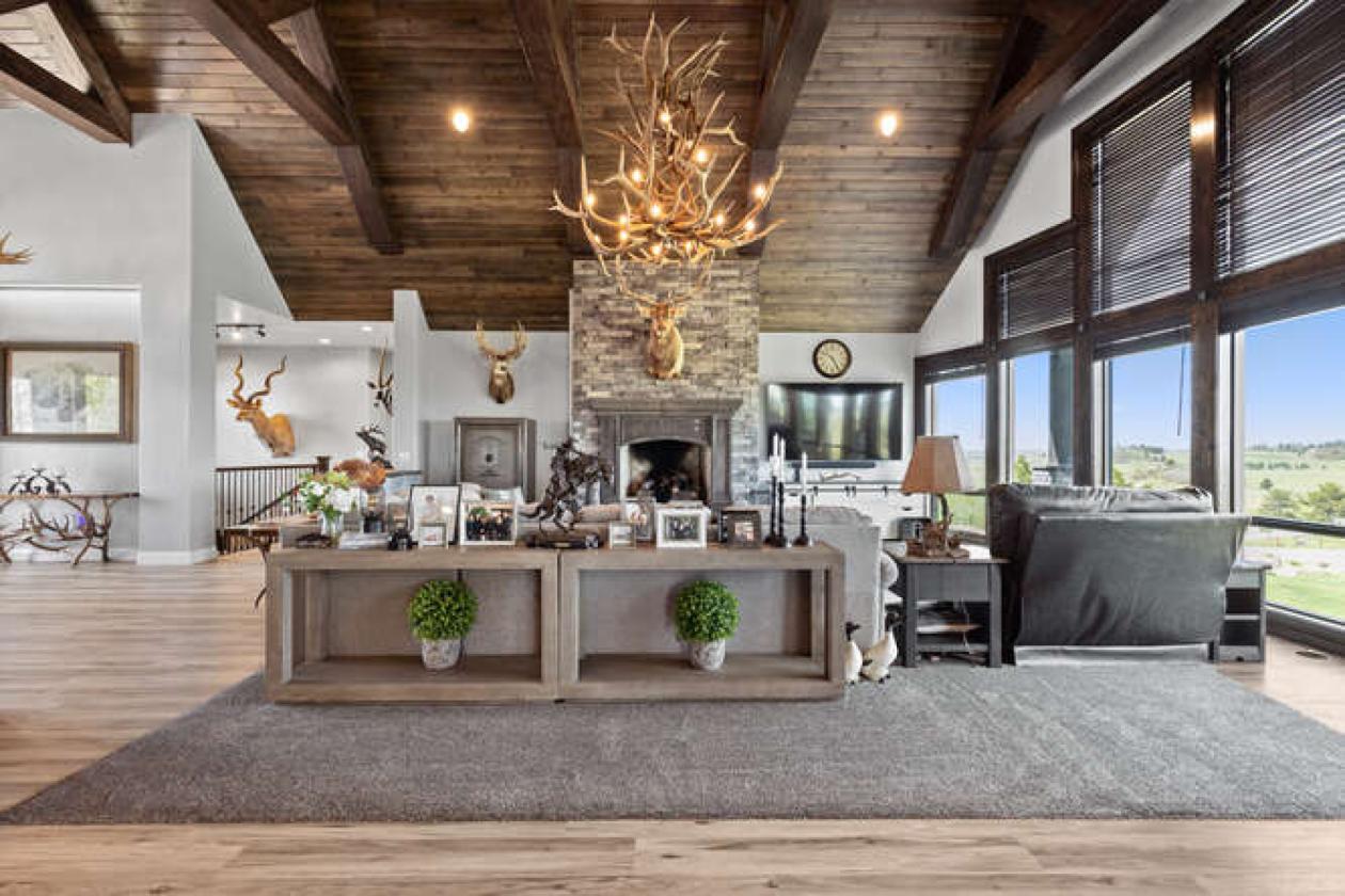 Luxury Horse Property With Amazing Views - photo 9