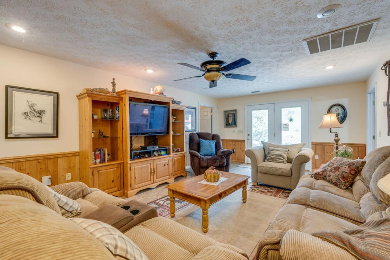 Mountain Home with Horse Barn and 5 Acres - photo 12