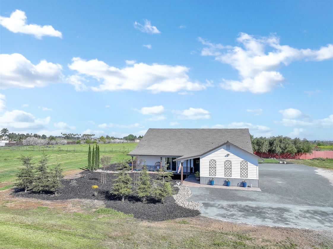 Newer custom single-story home - photo 12