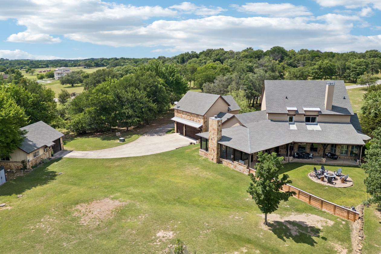 Hill Country Farmhouse Equestrian Estate 6.5 acres - photo 3
