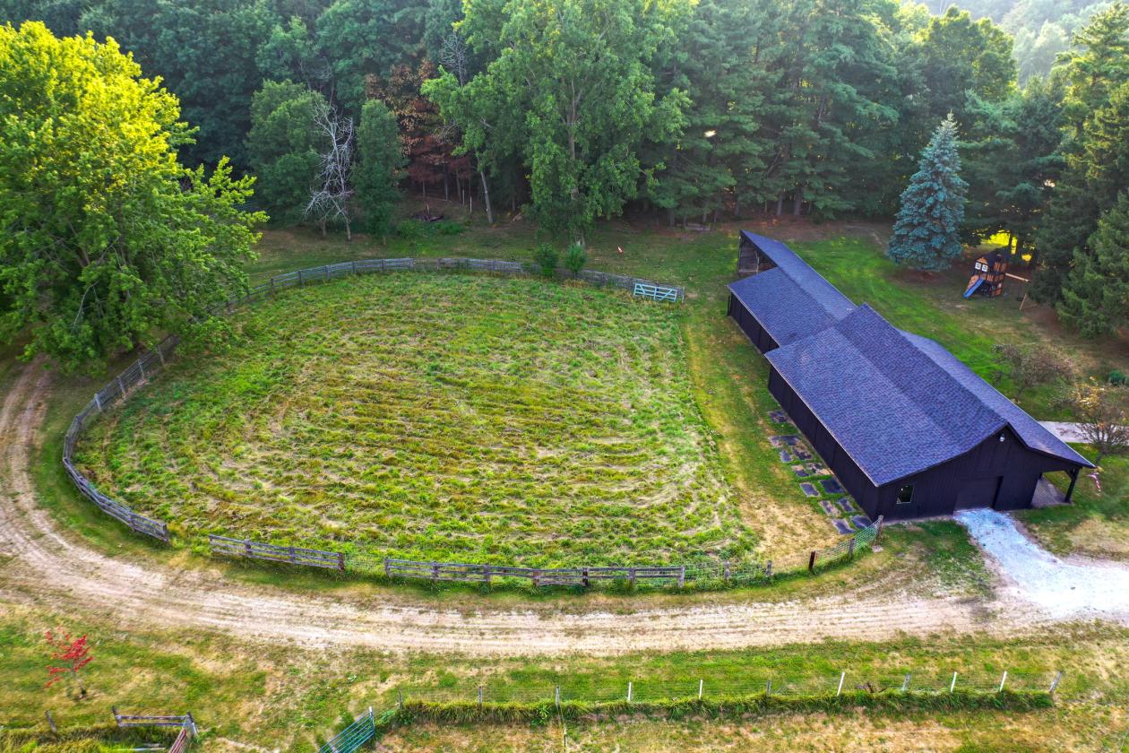Gorgeous equestrian estate on 34.5 acres - photo 26