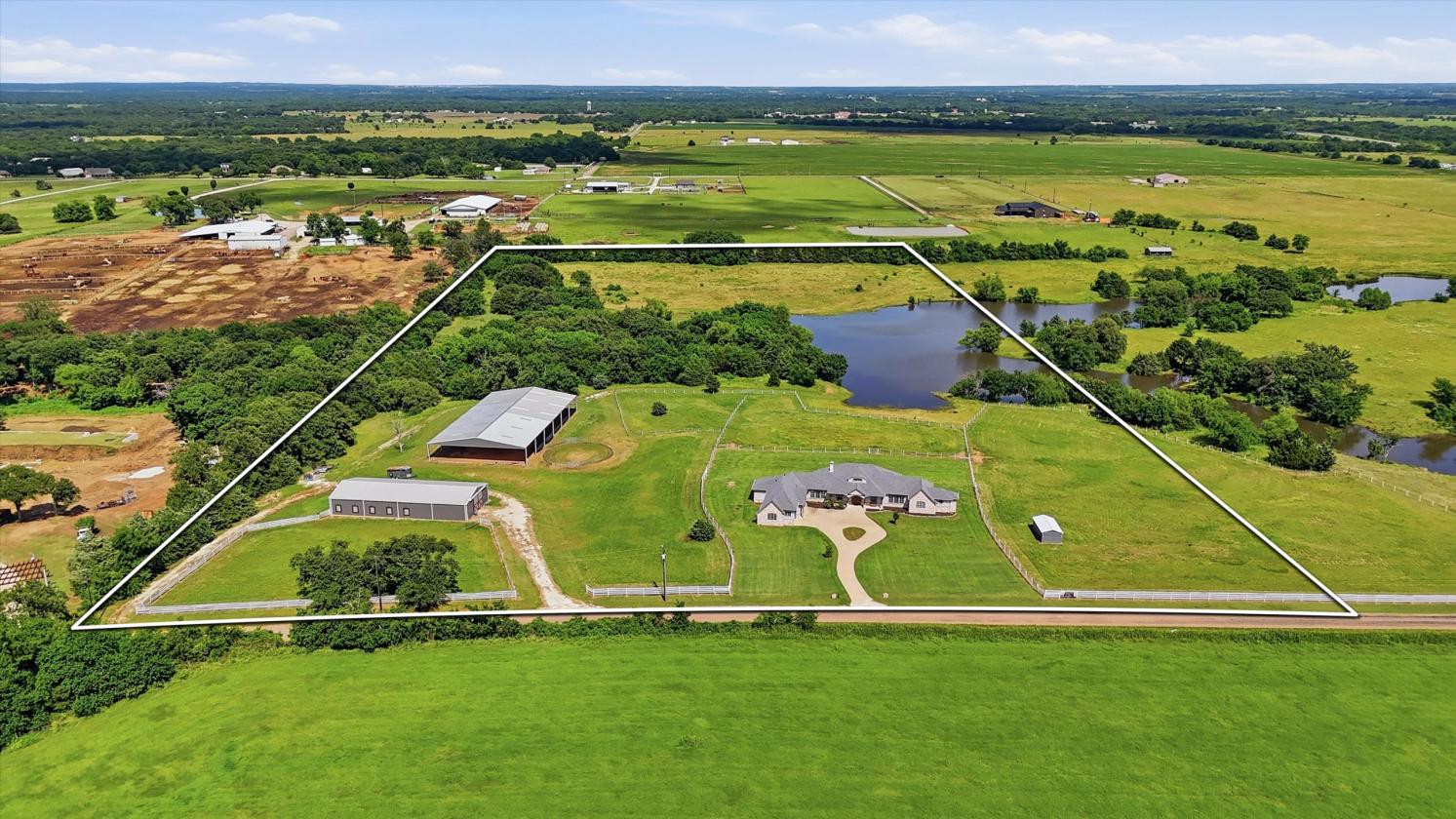 Breathtaking 20+ acre paradise for equestrians - photo 2
