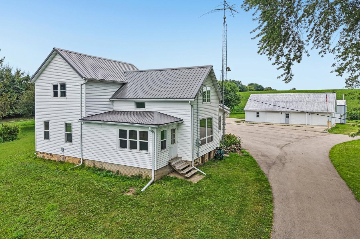 Farmette on 3+ Acres - photo 2