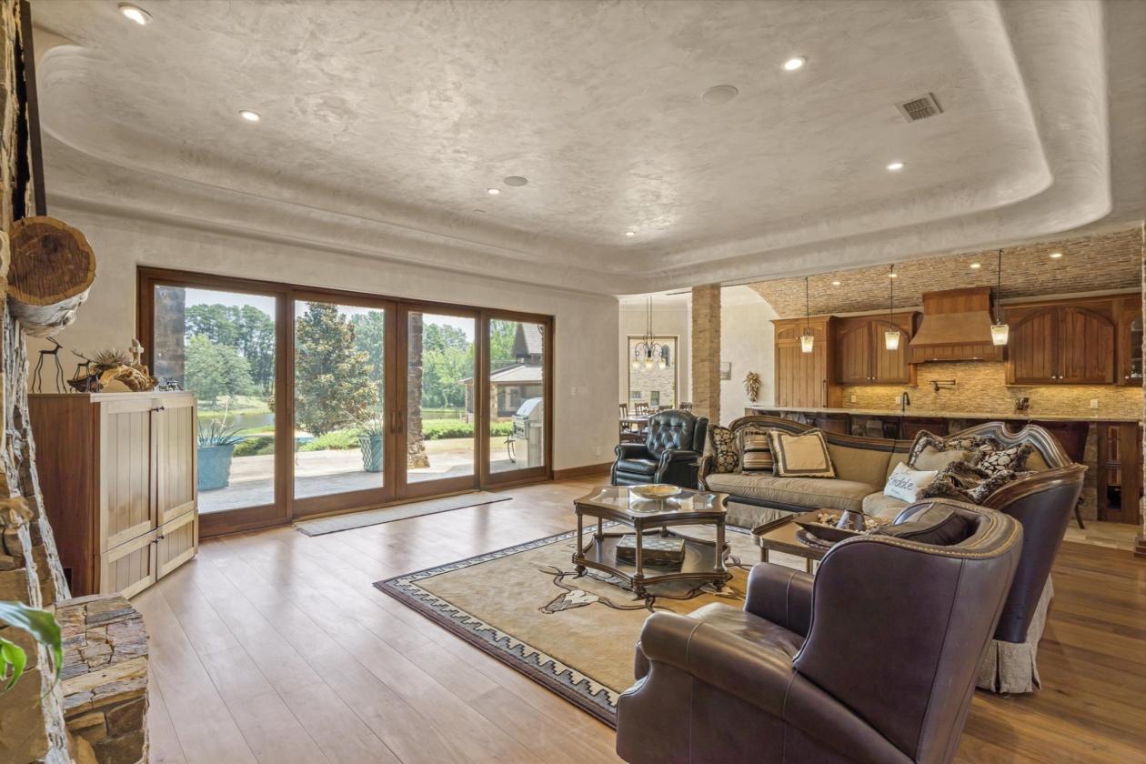ONE OF THE FINEST ESTATE COMPOUNDS - photo 15