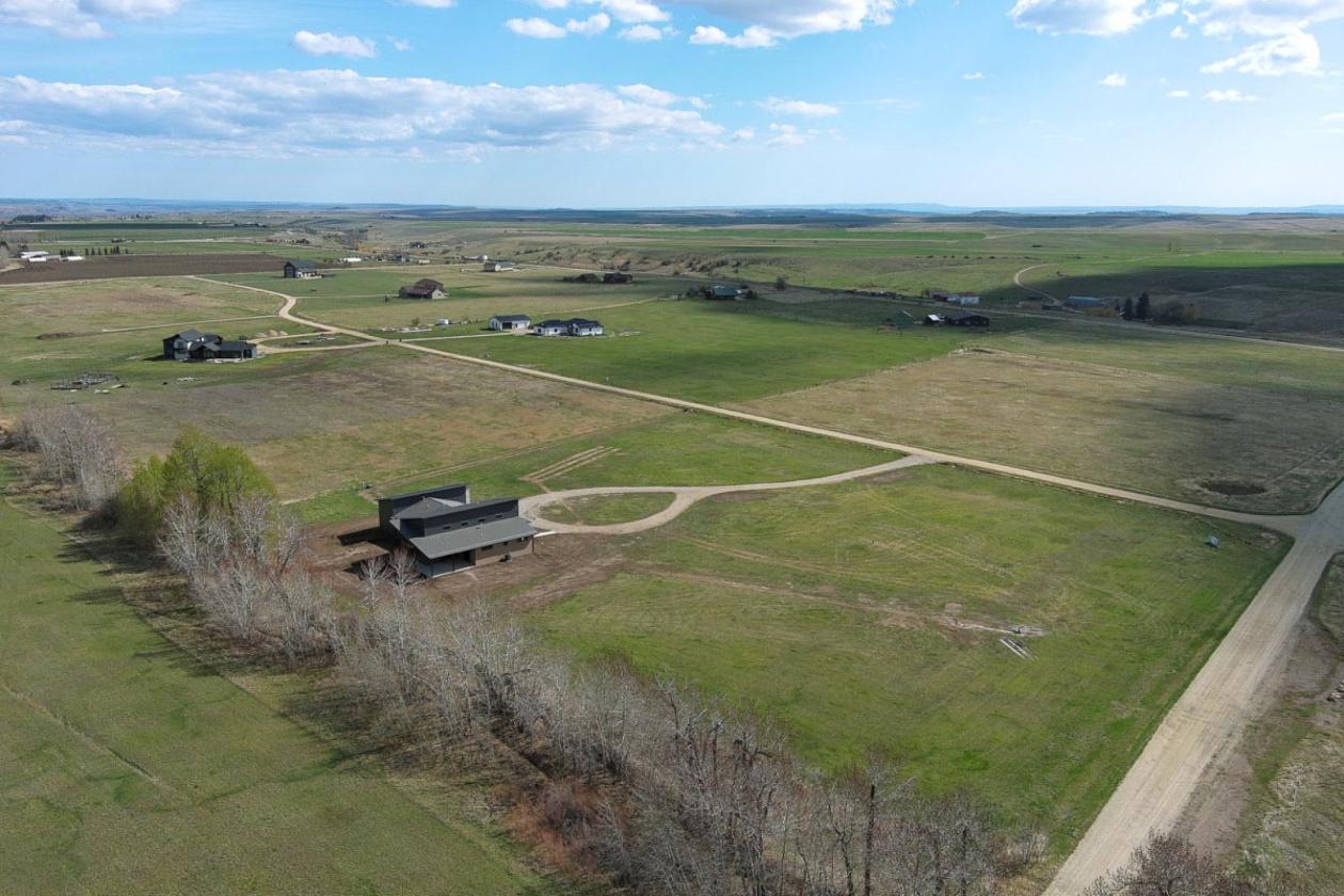 Stunning New Home w/ Mountain Views on 5.2 acres - photo 6