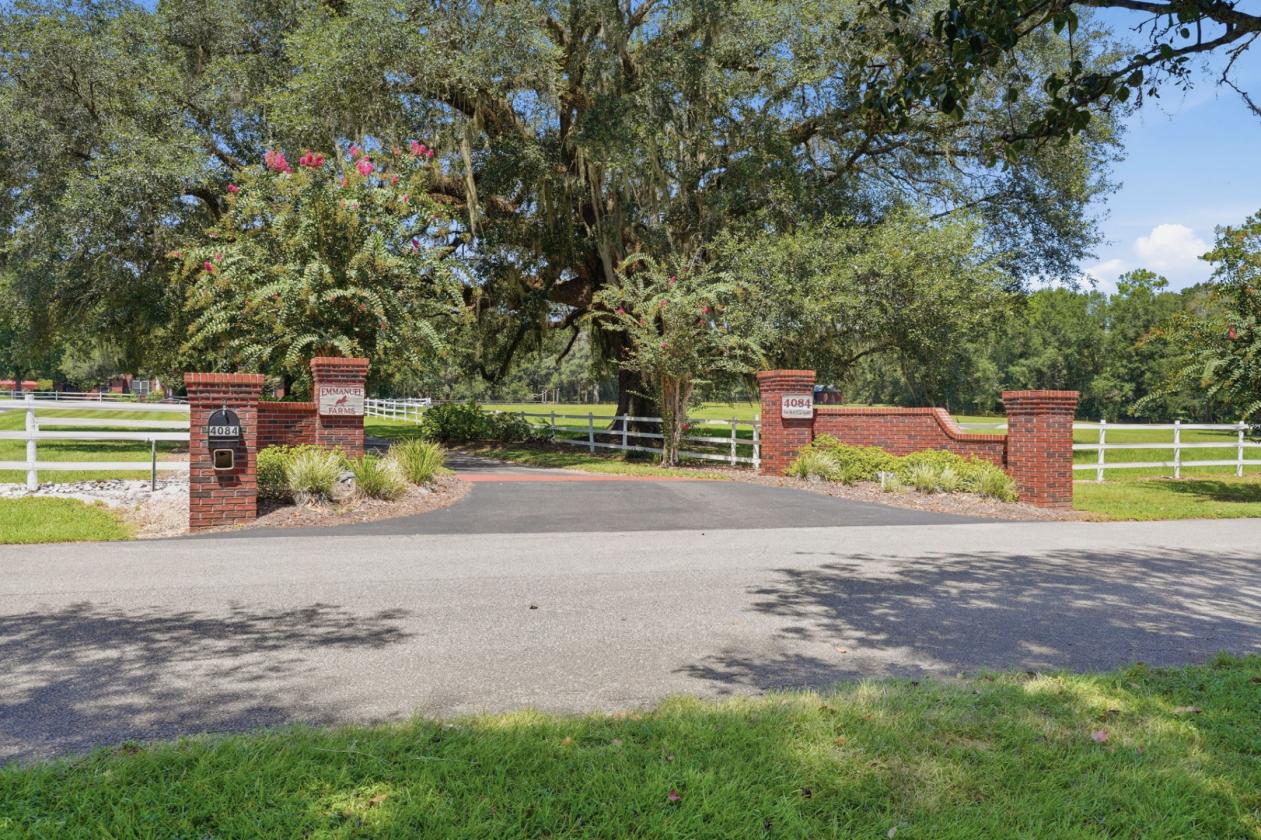 A Rare Equestrian Estate Designed for Horse & Home - photo 4