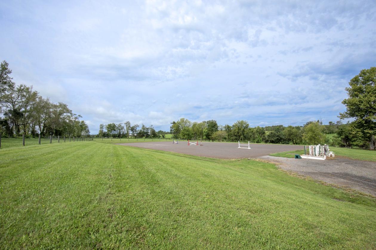 Beautiful Horse Farm in Amwell Valley - photo 12