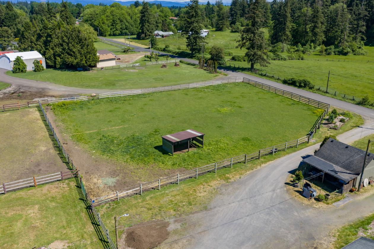 Legacy Boarding Facility w/ 41 Stalls & 2 Arenas - photo 8