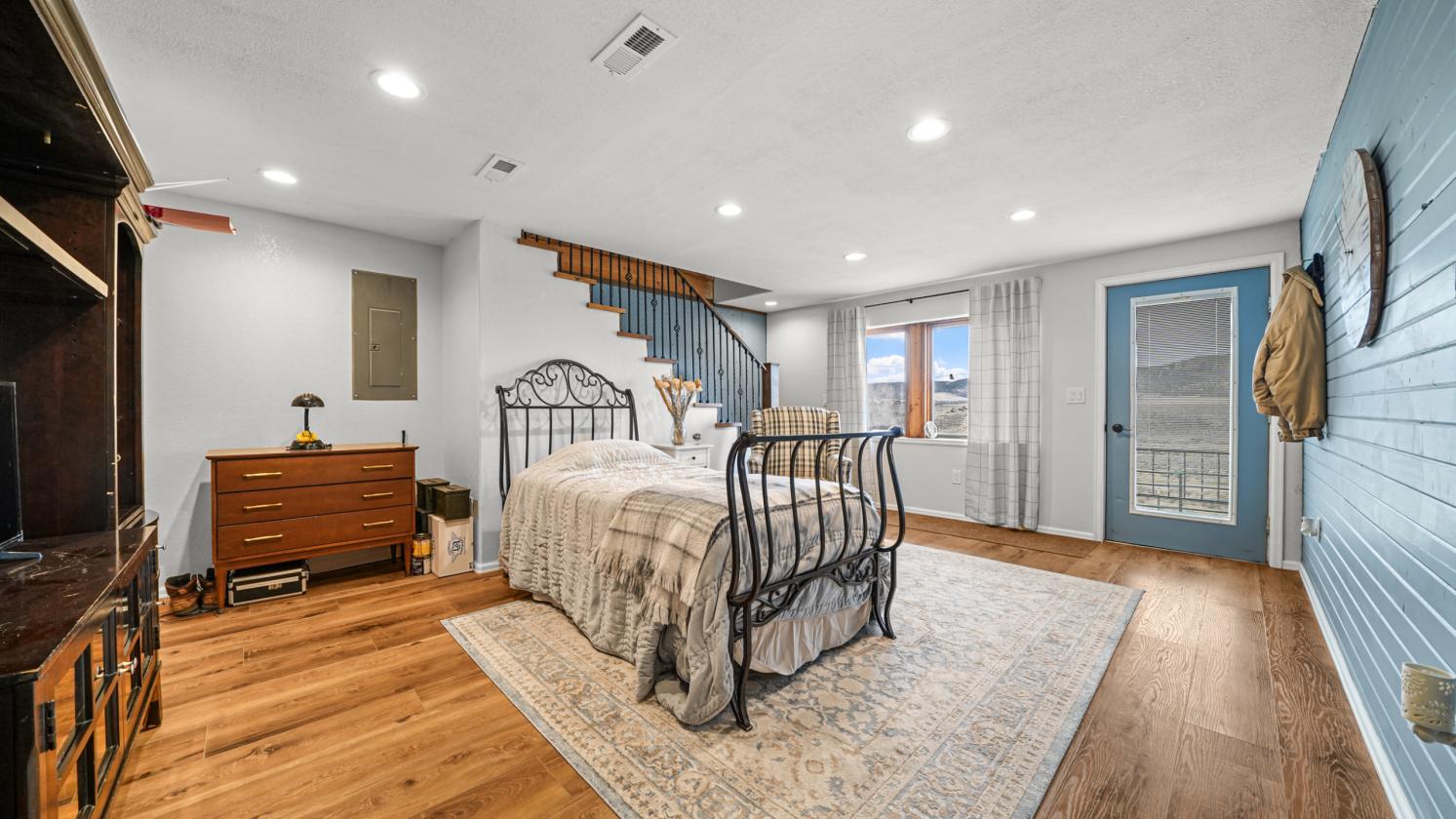 Rustic Log Cabin with Panoramic Views - photo 11
