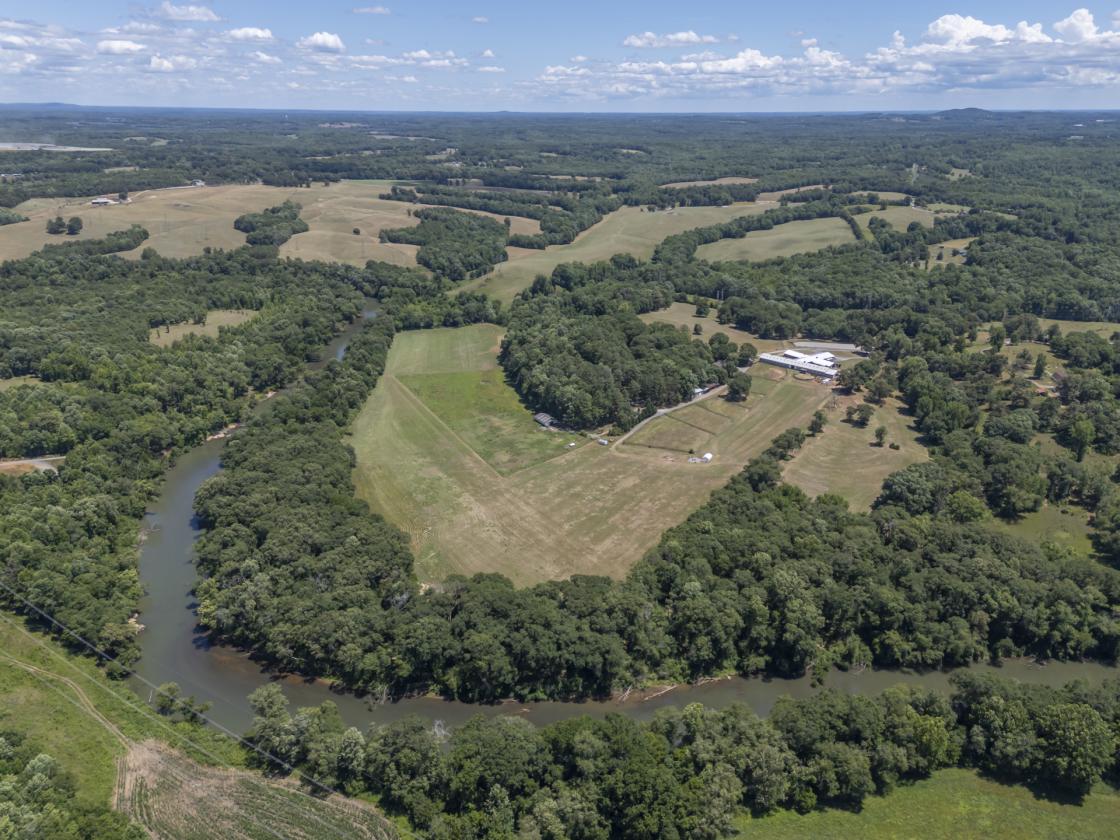 Luxury Horse Farm | 29 Stalls | Indoor Arena - photo 29
