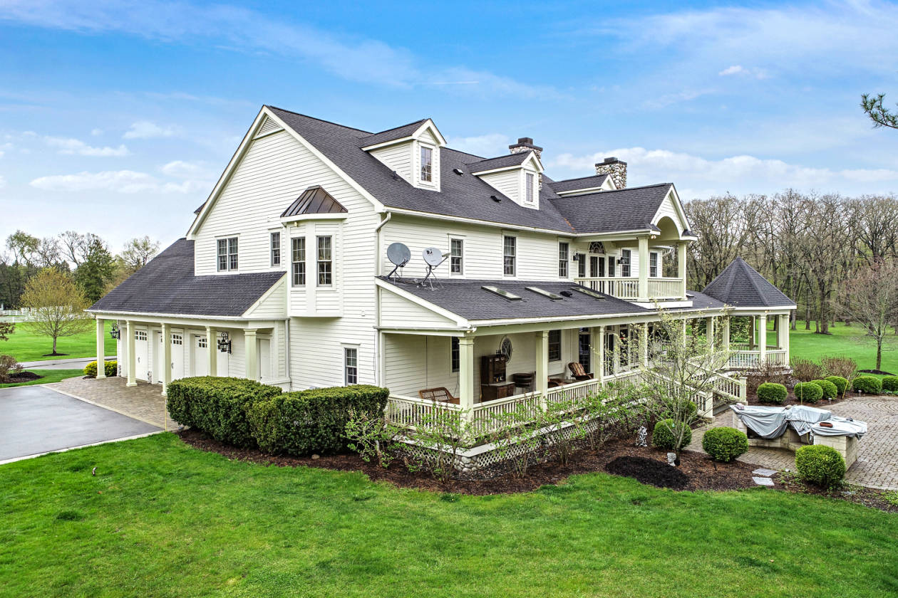STUNNING EQUESTRIAN ESTATE SANCTUARY. Howell, Livingston County
