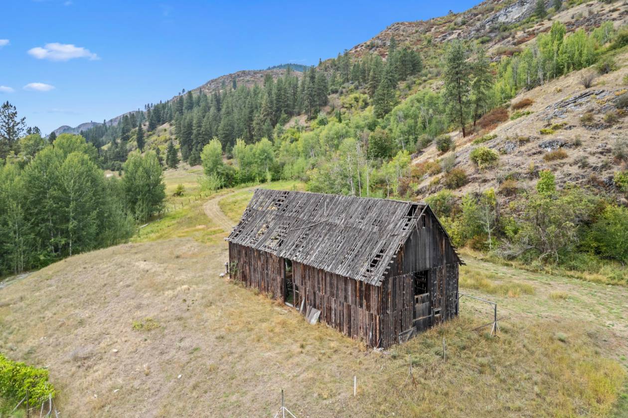 Columbia River views on 14 acres w/room for horses - photo 22
