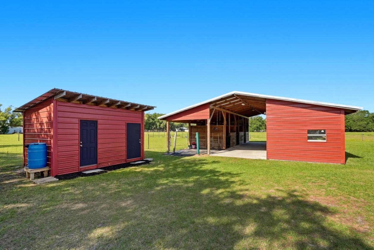 Unique equestrian estate on 6.57 acres - photo 4
