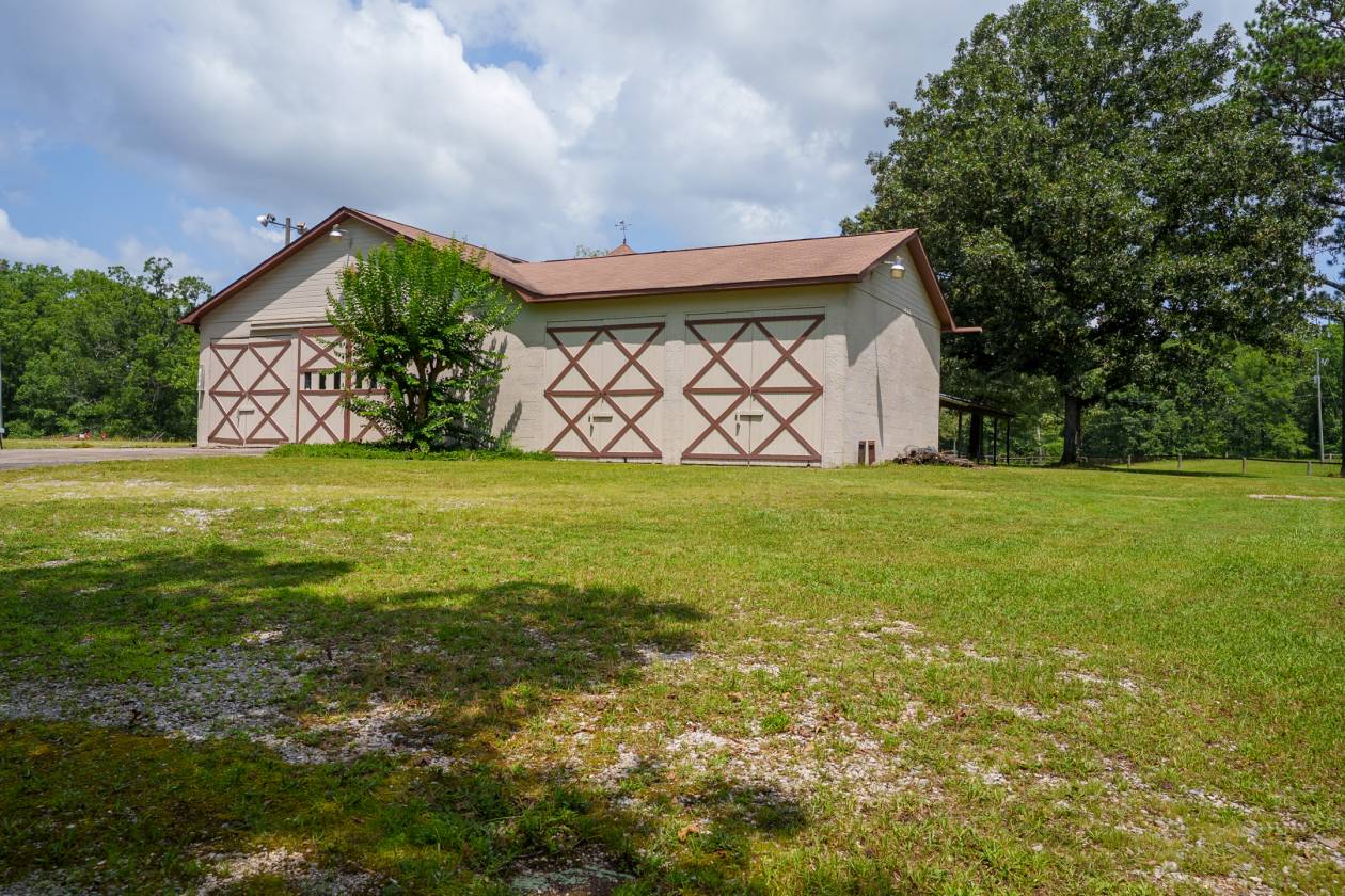 Horse property with several homes - photo 19