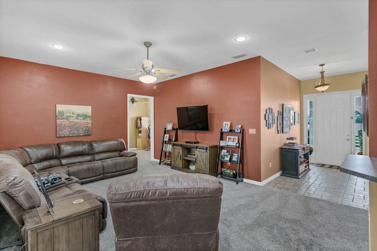 Luxury equestrian estate with separate private inlaw apartment! St