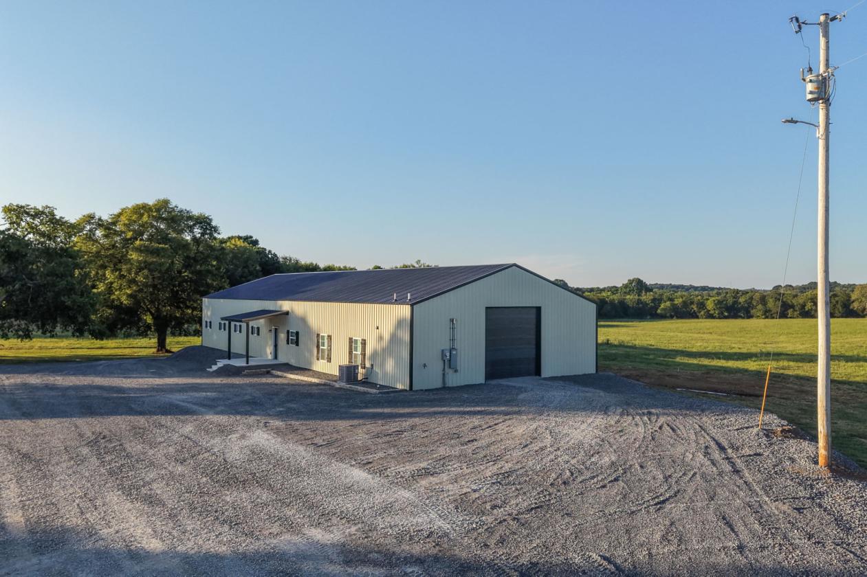 Barndominium & Acreage - photo 4